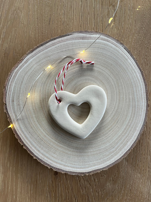 DÉCORATION A SUSPENDRE Coeur ajouré